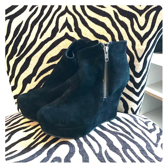 ❤️️Aldo❤️️Suede booties - Picture 1 of 4